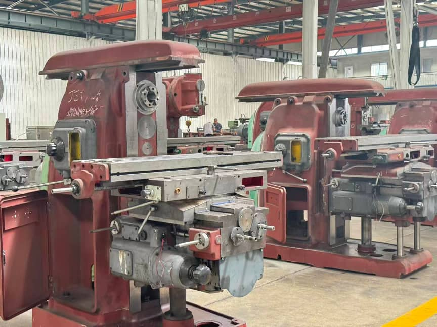 Milling Machine with Power Feed Milling Machine with Power Feed