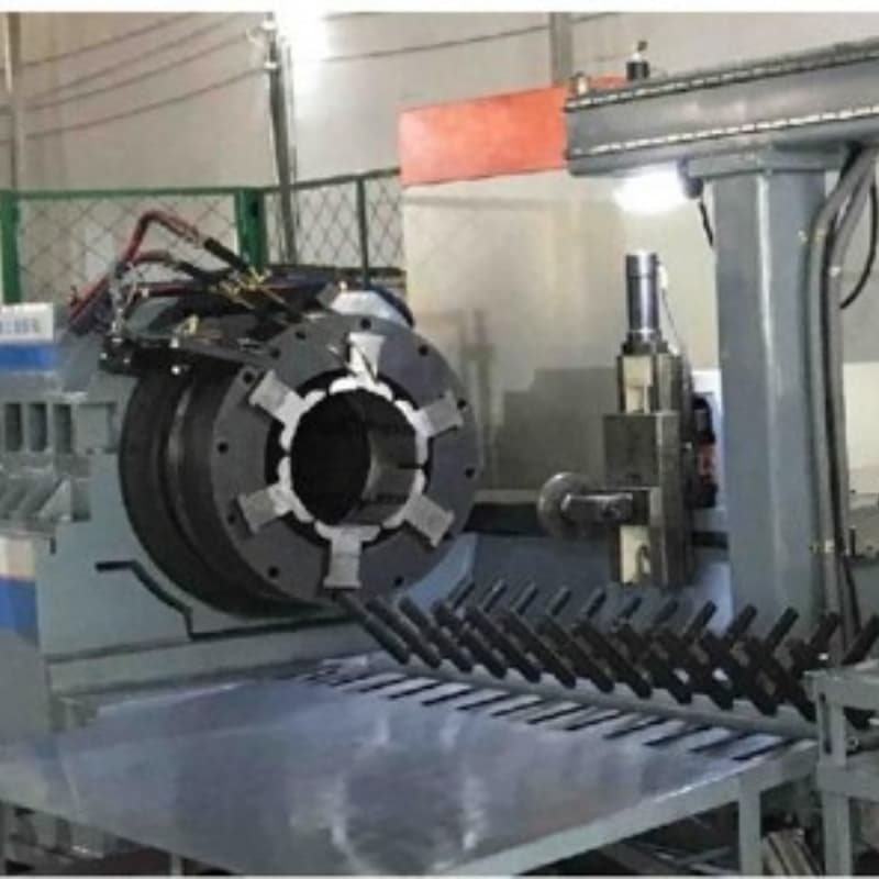 Horizontal metal spinning machine