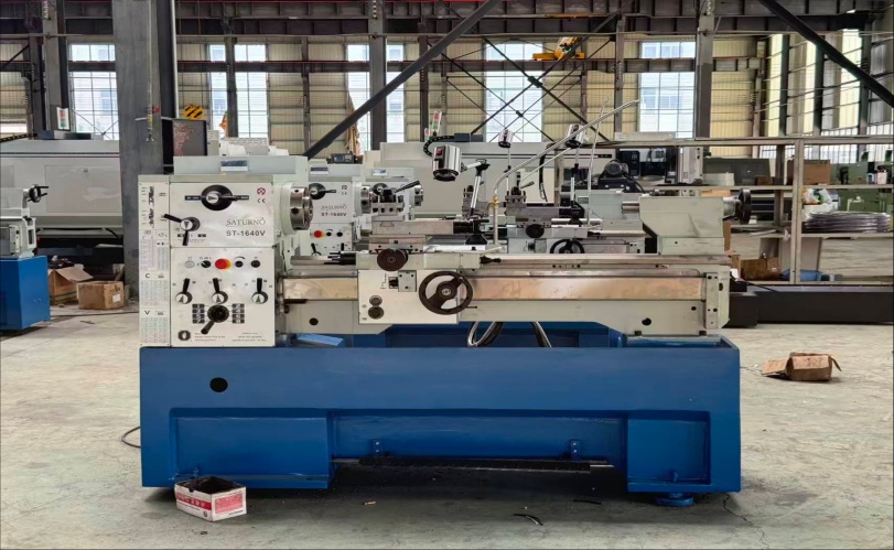 Universal Lathe Manual Horizontal Turning Machine for Metal Working